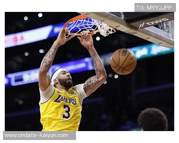 文班亚马首秀惊艳！5盖帽隔扣字母哥引热议